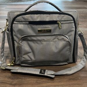 Jujube diaper bag, messenger style